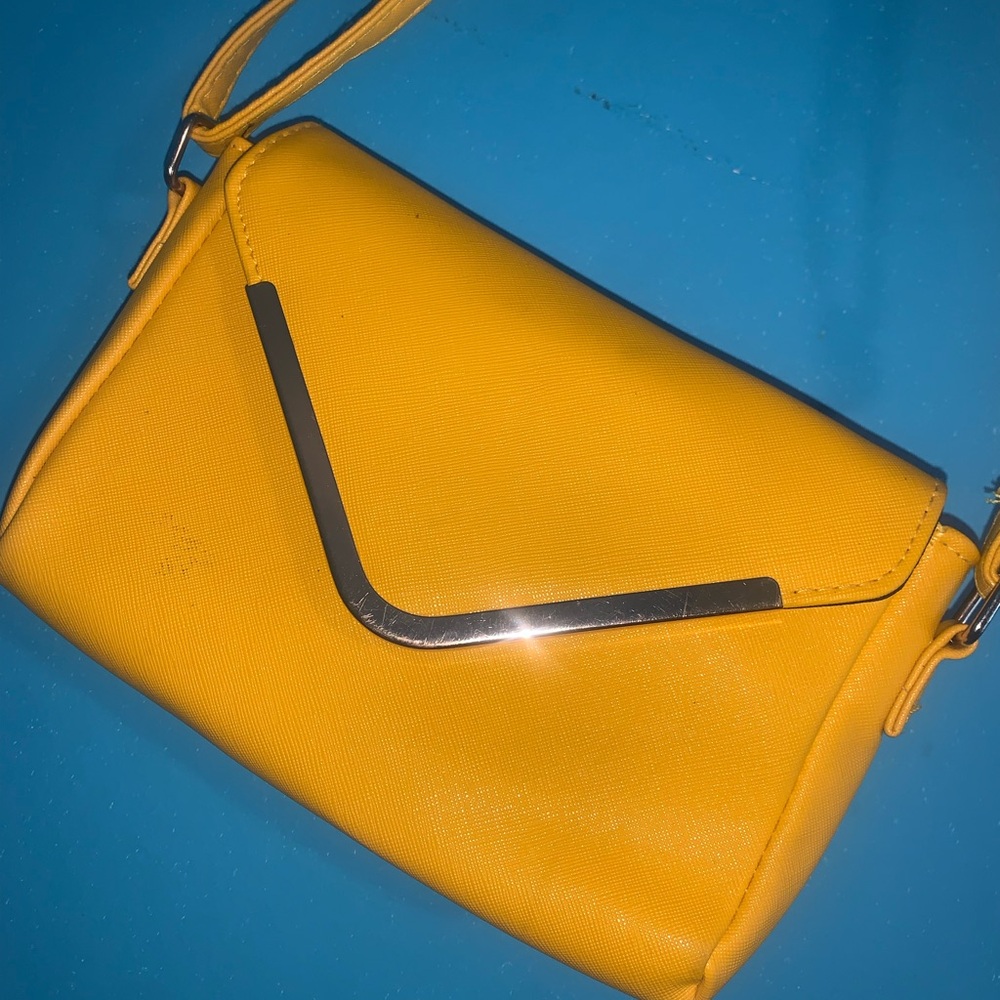 MUSTARD/SILVER YELLOW ARDENE PURSE WITH ADJUSTABLE STRAP